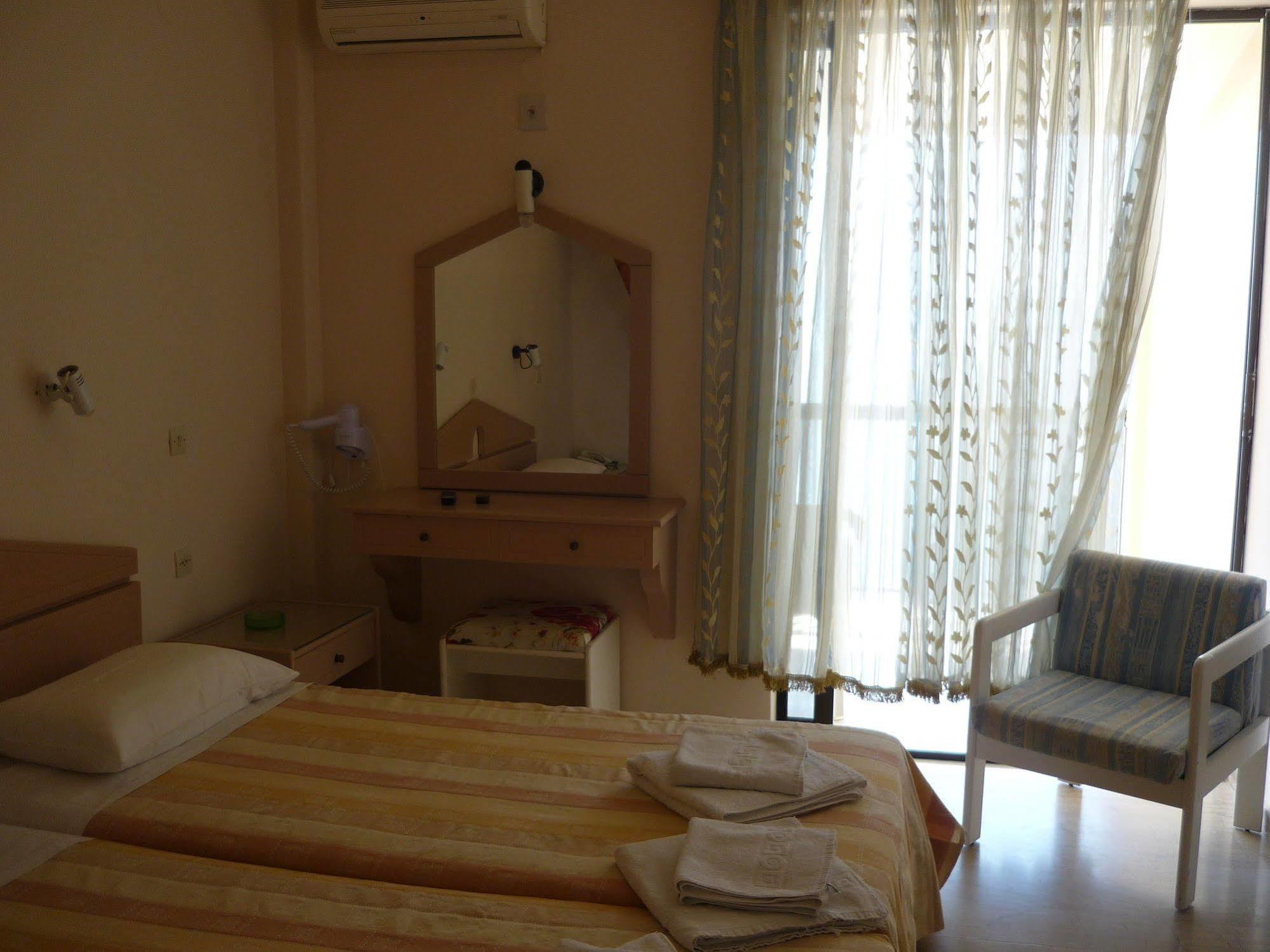 Karina Hotel Μπενίτσες Εξωτερικό φωτογραφία